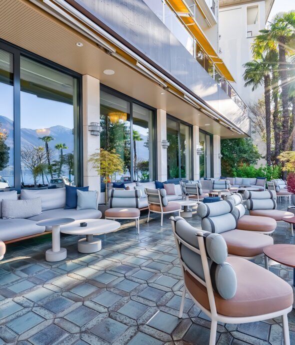 Seeblick Lounge für Cocktails und Fingerfood auf der Terrasse