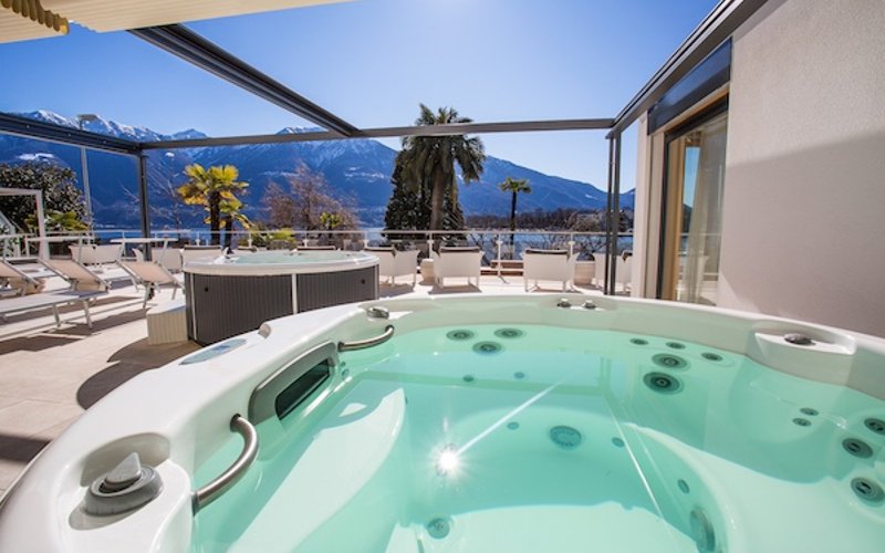 Wellness mit Blick auf den Lago Maggiore