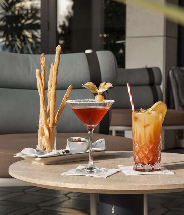 Seeblick Lounge für Cocktails und Fingerfood auf der Terrasse Ristorante La Palma
